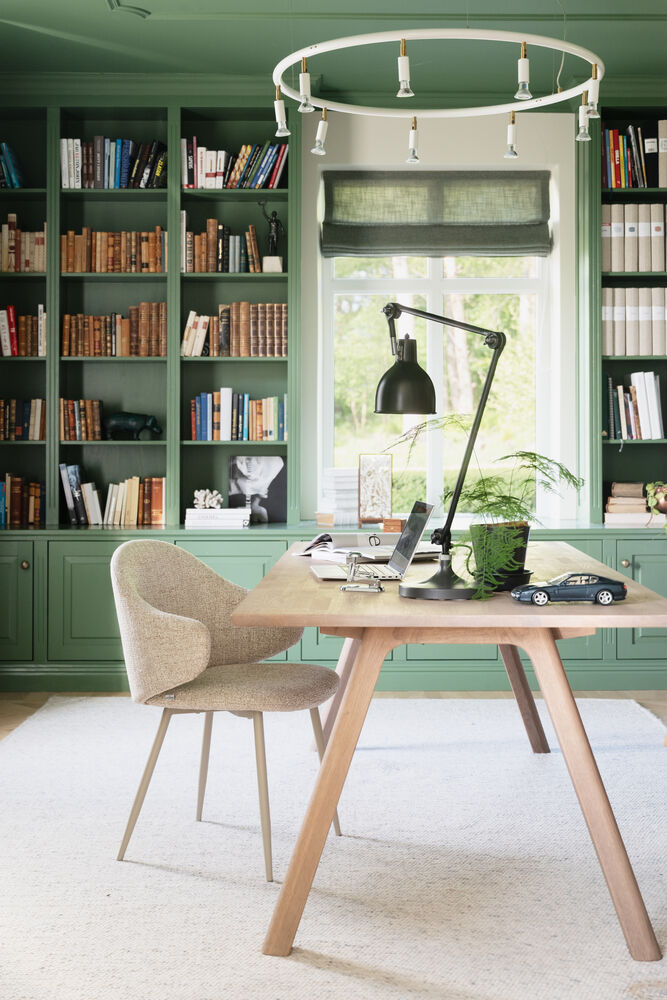 Drake karmstol beige tyg/beige metallben, en produkt av hög kvalitet till bra pris från Ulfåsa möbler