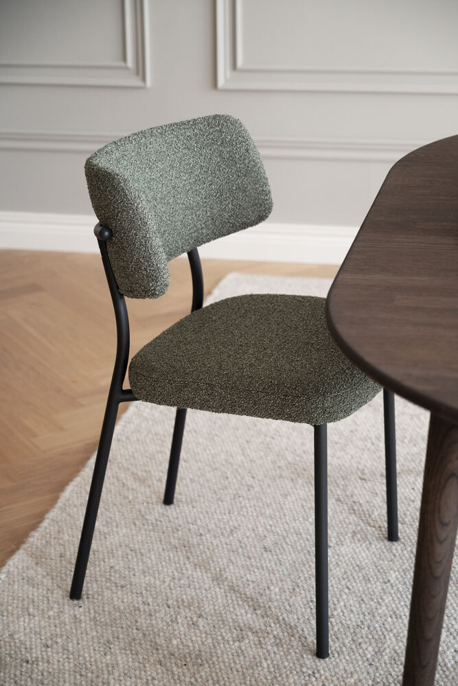 Herbster stol grönt tyg/svarta metallben, en produkt av hög kvalitet till bra pris från Ulfåsa möbler
