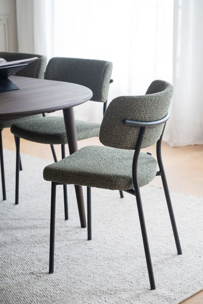 Herbster stol grönt tyg/svarta metallben, en produkt av hög kvalitet till bra pris från Ulfåsa möbler