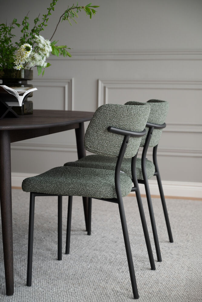 Herbster stol grönt tyg/svarta metallben, en produkt av hög kvalitet till bra pris från Ulfåsa möbler