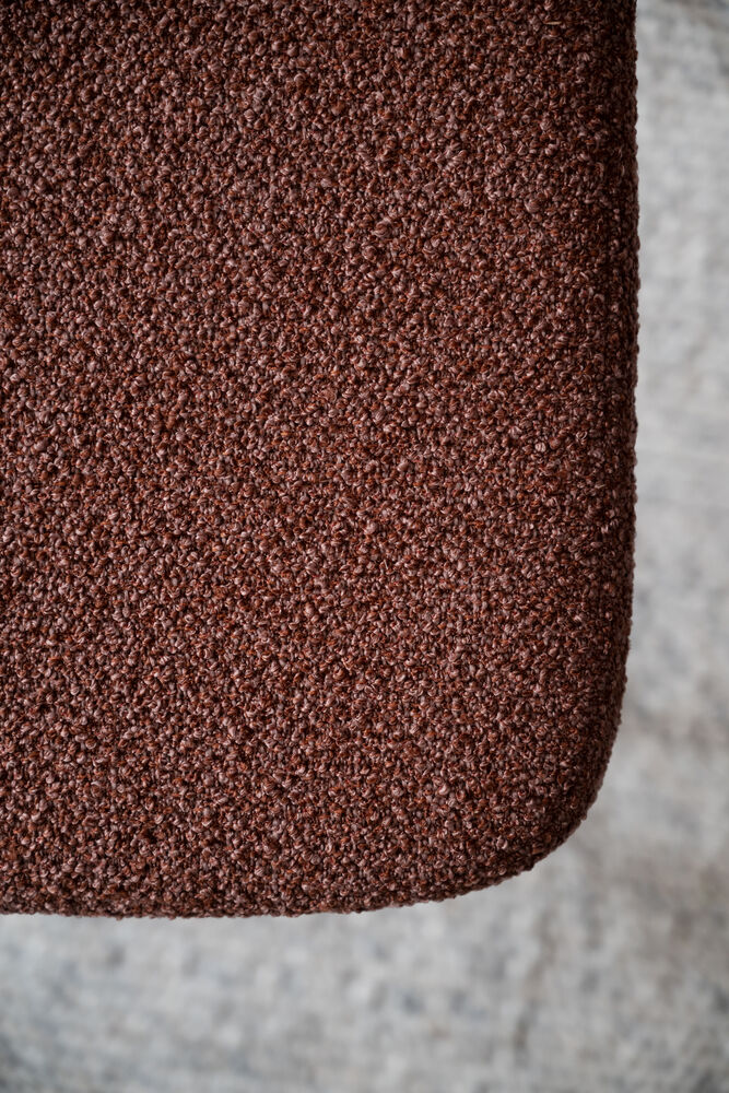 Herbster stol rött tyg/svarta metallben, en produkt av hög kvalitet till bra pris från Ulfåsa möbler