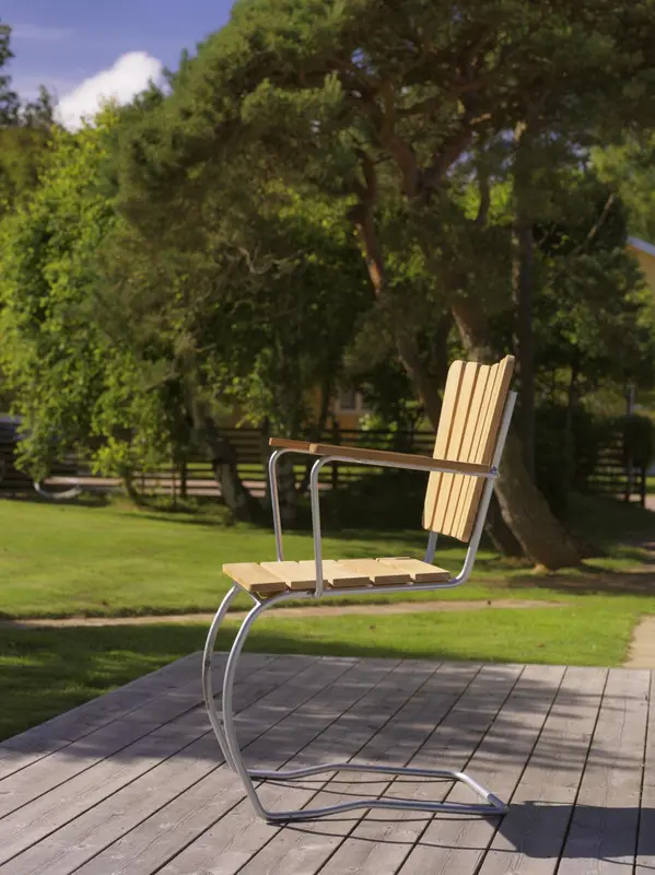 56:an karmstol Natur/grå, en produkt av hög kvalitet till bra pris från Ulfåsa möbler