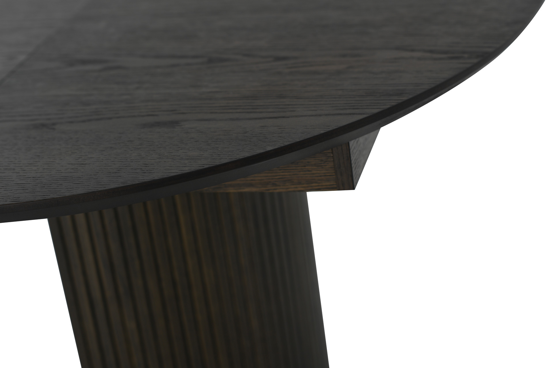 SCARLETT Matbord ø105, brunlackad ek, en produkt av hög kvalitet till bra pris från Ulfåsa möbler