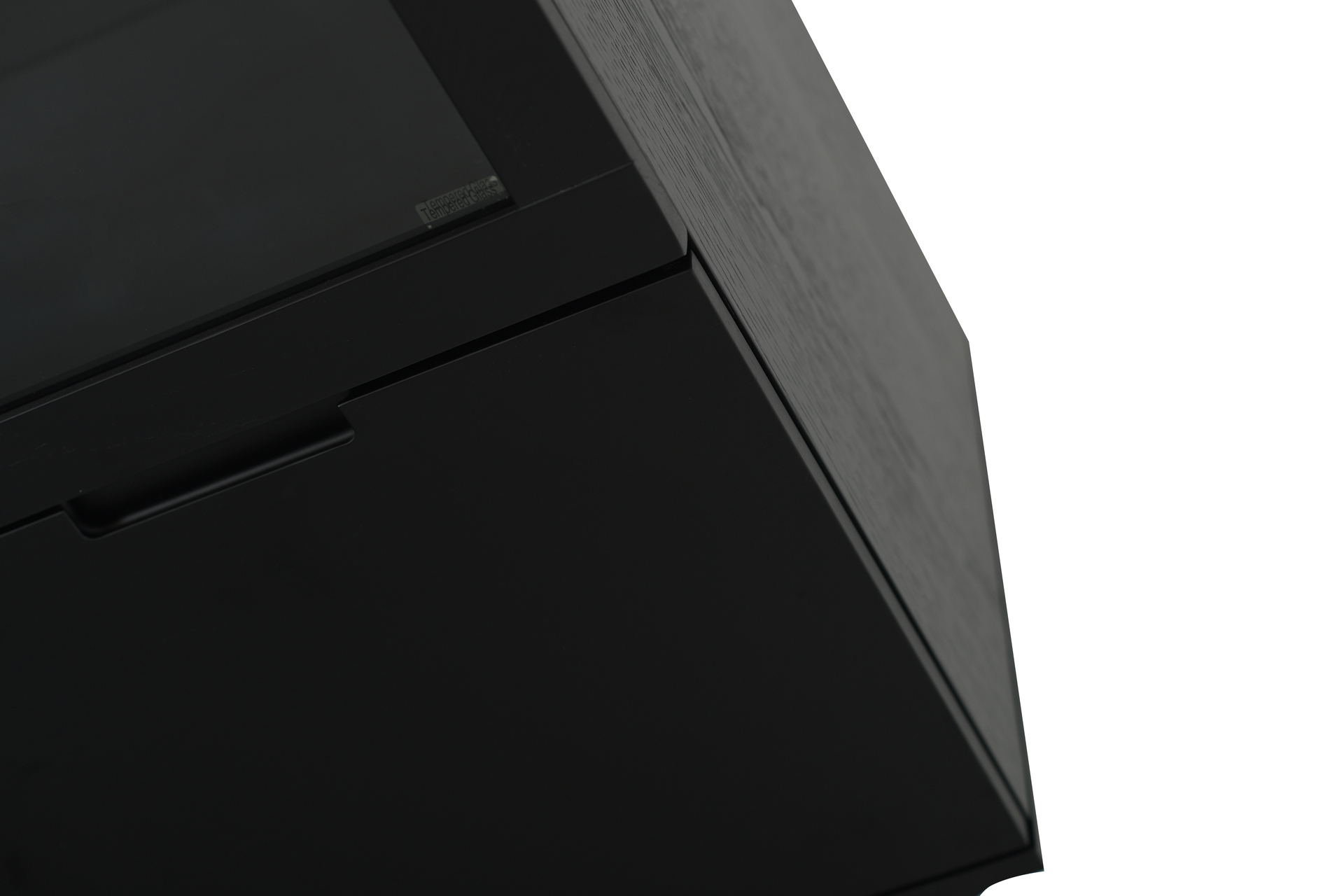 SAGENE Vitrin, 4 dörr, svart, en produkt av hög kvalitet till bra pris från Ulfåsa möbler