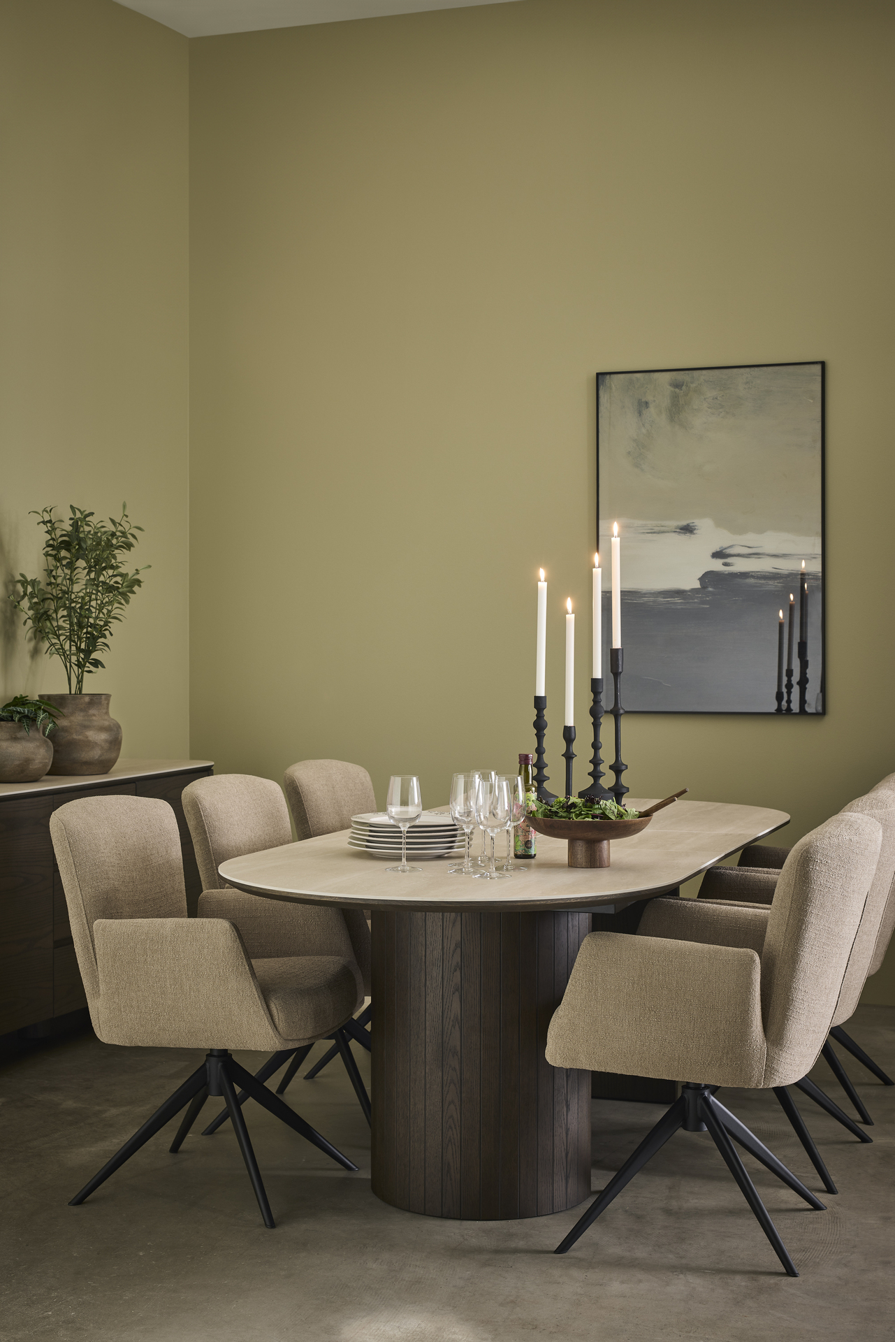 VARIO Matstol med snurr beige, en produkt av hög kvalitet till bra pris från Ulfåsa möbler