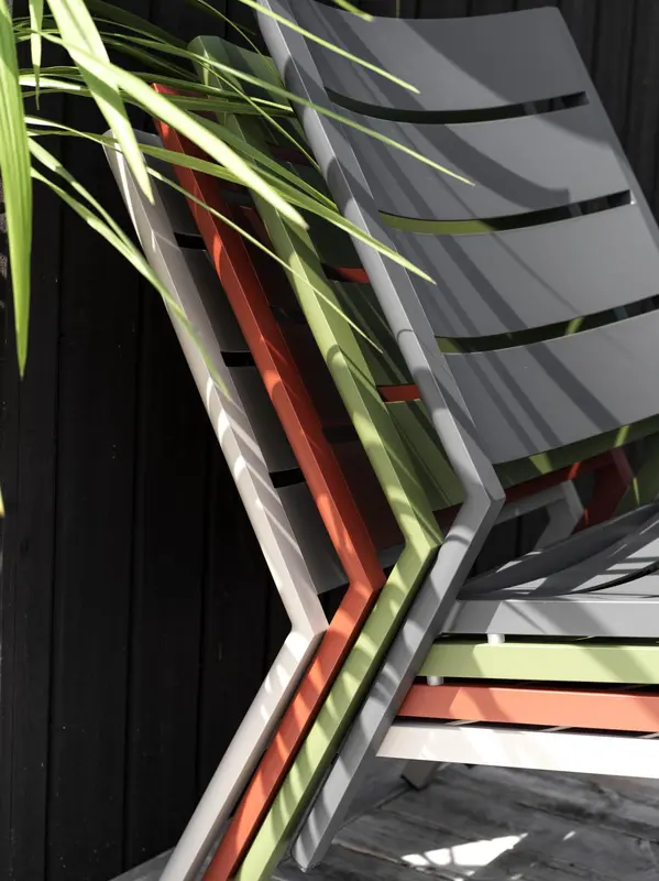 Delia loungefåtölj Antracit, en produkt av hög kvalitet till bra pris från Ulfåsa möbler