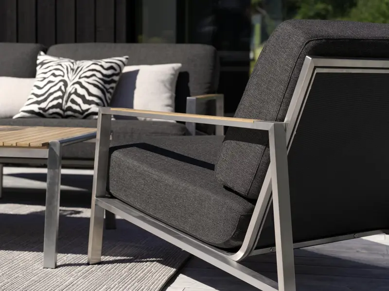 Naos fåtölj Rostfritt stål/Nearly black, en produkt av hög kvalitet till bra pris från Ulfåsa möbler