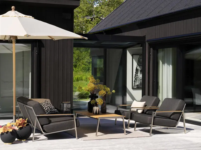 Naos 2,5-sits soffa Rostfritt stål/Nearly black, en produkt av hög kvalitet till bra pris från Ulfåsa möbler