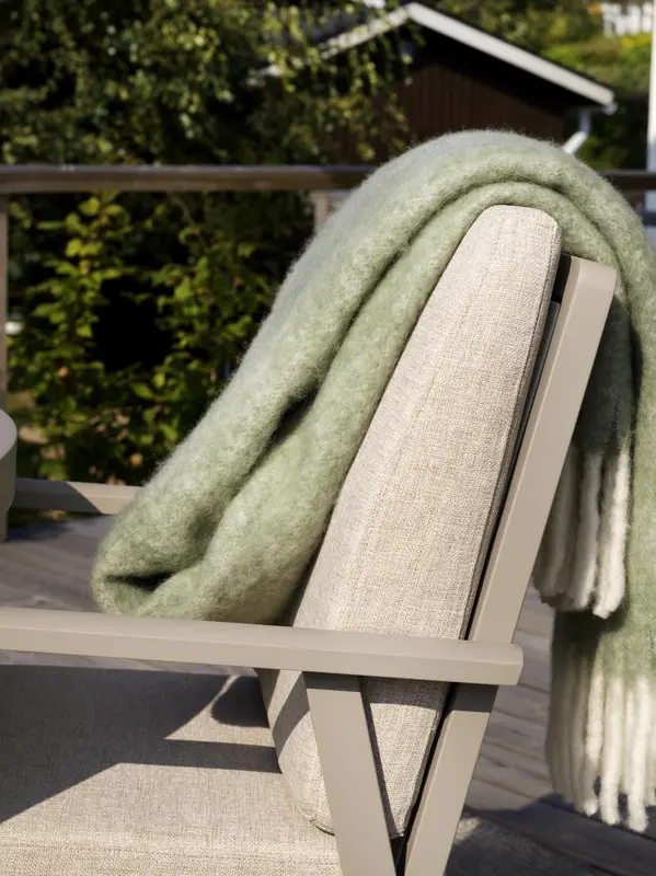 Samvaro karmstol Khaki/Sand, en produkt av hög kvalitet till bra pris från Ulfåsa möbler