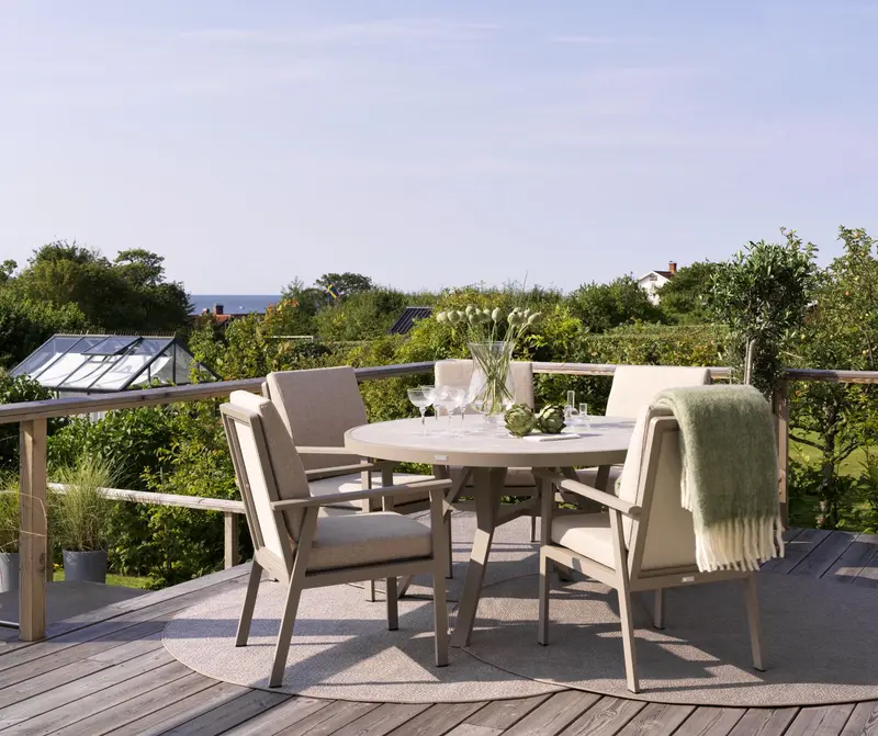 Samvaro karmstol Khaki/Sand, en produkt av hög kvalitet till bra pris från Ulfåsa möbler