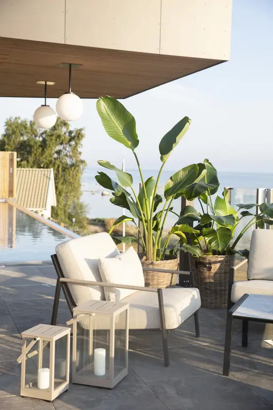 Lyra fåtölj Svart/Sand, en produkt av hög kvalitet till bra pris från Ulfåsa möbler