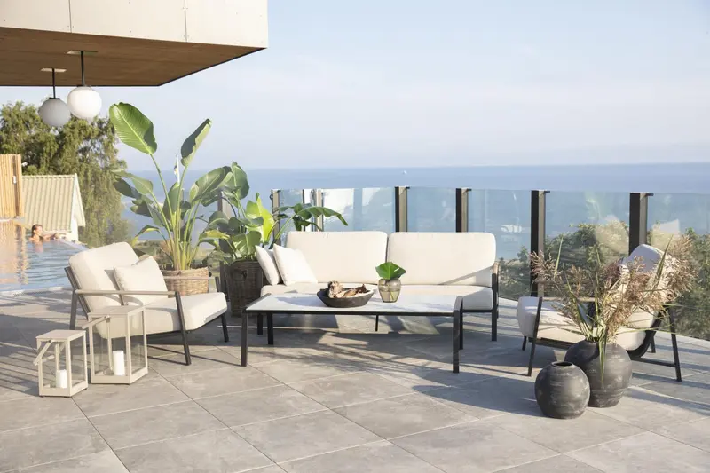 Lyra 2,5-sits soffa Svart/Sand, en produkt av hög kvalitet till bra pris från Ulfåsa möbler