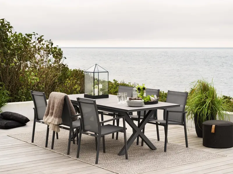 Avanti karmstol Svart/svart, en produkt av hög kvalitet till bra pris från Ulfåsa möbler