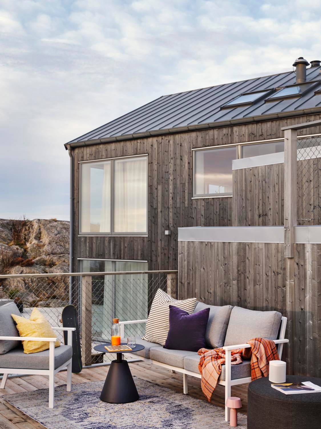 Samvaro High fåtölj Vit/Pearl grey, en produkt av hög kvalitet till bra pris från Ulfåsa möbler