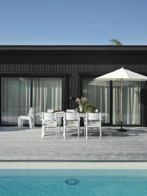 Delia karmstol Vit, en produkt av hög kvalitet till bra pris från Ulfåsa möbler