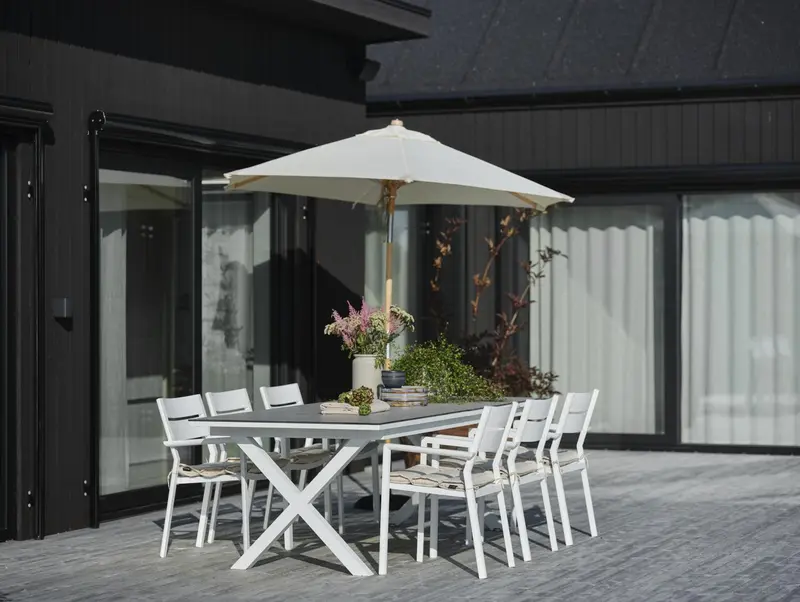 Delia karmstol Vit, en produkt av hög kvalitet till bra pris från Ulfåsa möbler