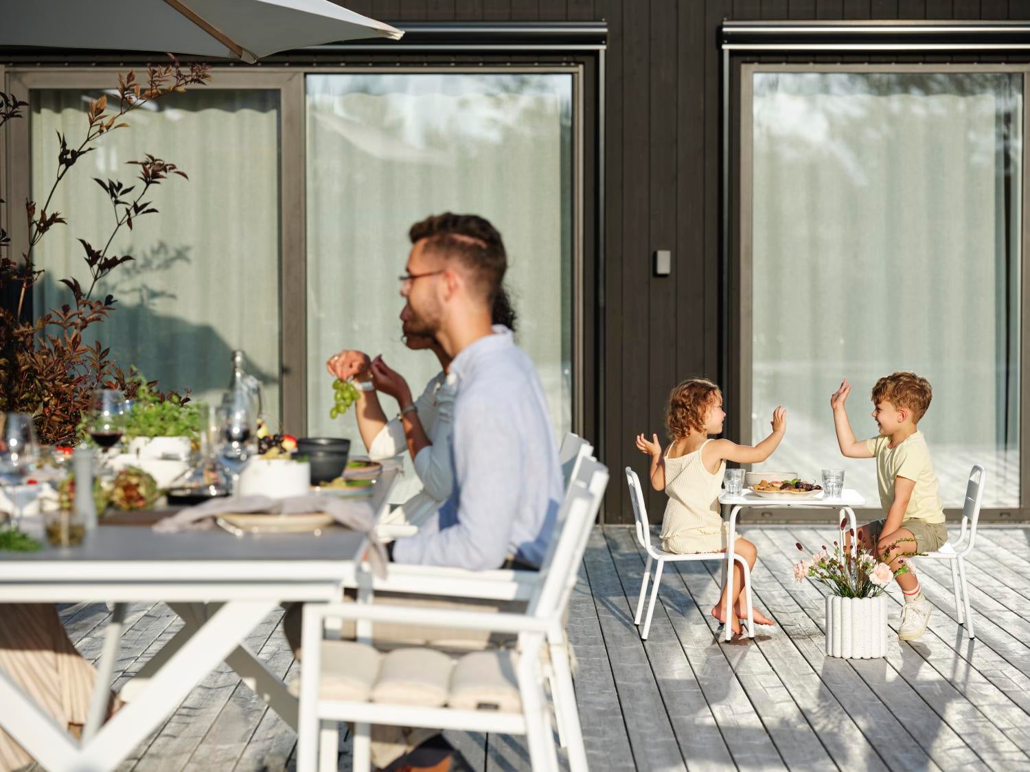 Delia karmstol Vit, en produkt av hög kvalitet till bra pris från Ulfåsa möbler