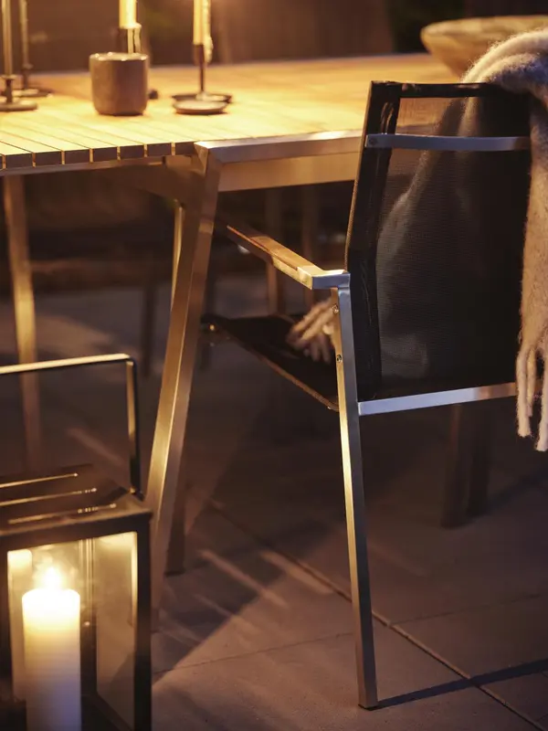 Naos matstol Natur/grå, en produkt av hög kvalitet till bra pris från Ulfåsa möbler