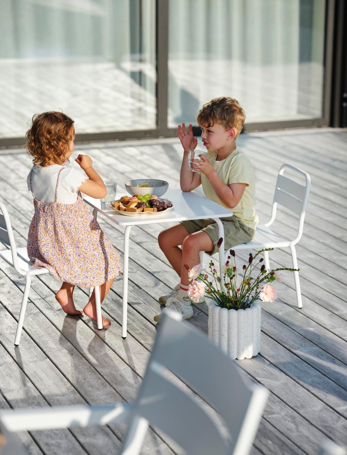 Nera barnbord Vit, en produkt av hög kvalitet till bra pris från Ulfåsa möbler