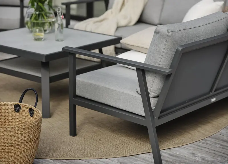 Samvaro Low hörn Antracit/Pearl grey, en produkt av hög kvalitet till bra pris från Ulfåsa möbler