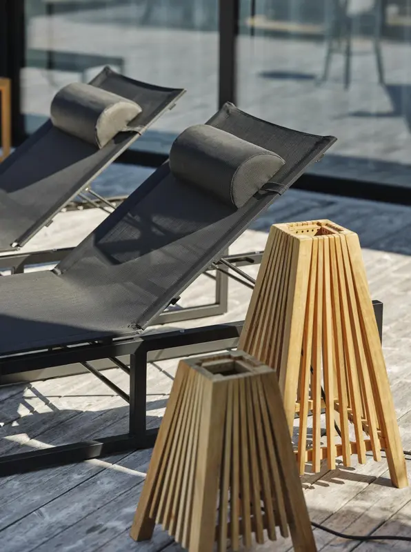 Vevi vilsäng Svart/svart, en produkt av hög kvalitet till bra pris från Ulfåsa möbler