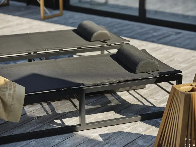 Vevi vilsäng Svart/svart, en produkt av hög kvalitet till bra pris från Ulfåsa möbler