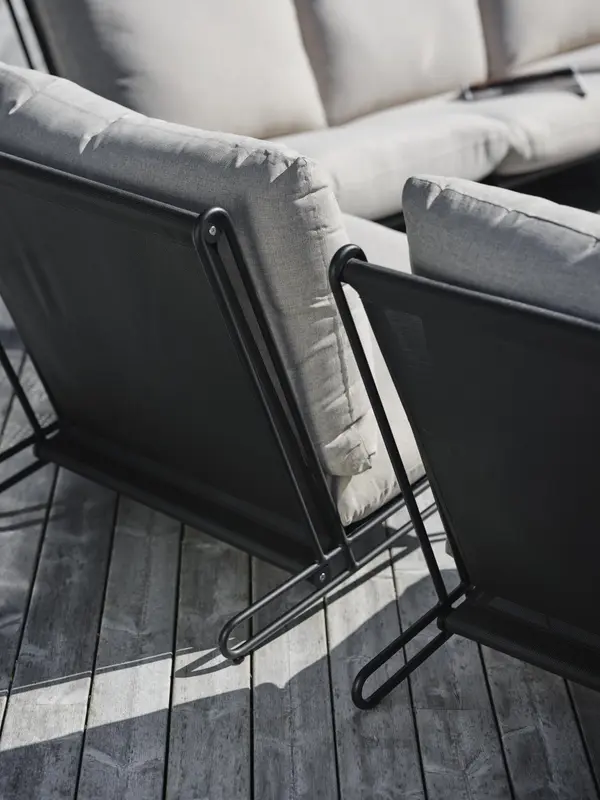 Blixt loungefåtölj Svart/Cley beige, en produkt av hög kvalitet till bra pris från Ulfåsa möbler