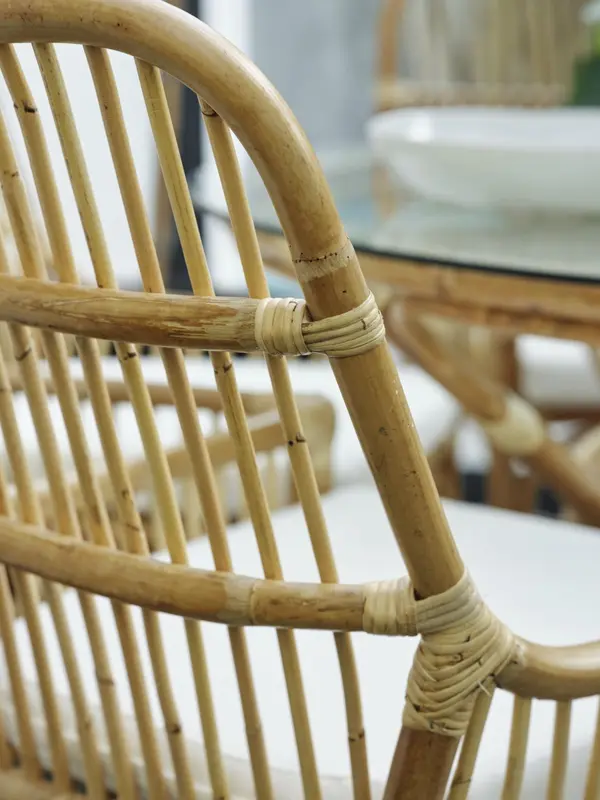 Vallda matstol Natur/vit, en produkt av hög kvalitet till bra pris från Ulfåsa möbler