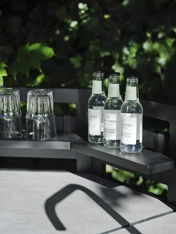 Fornax utekök Svart/teak, en produkt av hög kvalitet till bra pris från Ulfåsa möbler