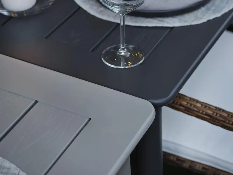 Nimes matbord Khaki, en produkt av hög kvalitet till bra pris från Ulfåsa möbler