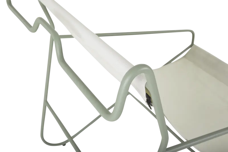 Poul Chair loungefåtölj Dusty green/Off-white, en produkt av hög kvalitet till bra pris från Ulfåsa möbler