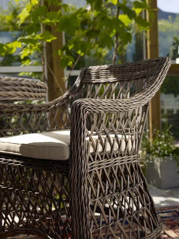 Beatrice karmstol Brun/beige, en produkt av hög kvalitet till bra pris från Ulfåsa möbler