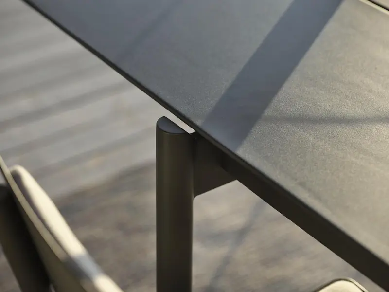 B45 matbord Antracit, en produkt av hög kvalitet till bra pris från Ulfåsa möbler