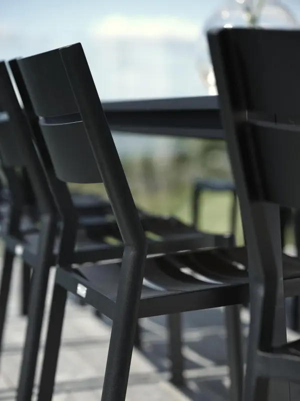 Delia matstol Svart, en produkt av hög kvalitet till bra pris från Ulfåsa möbler