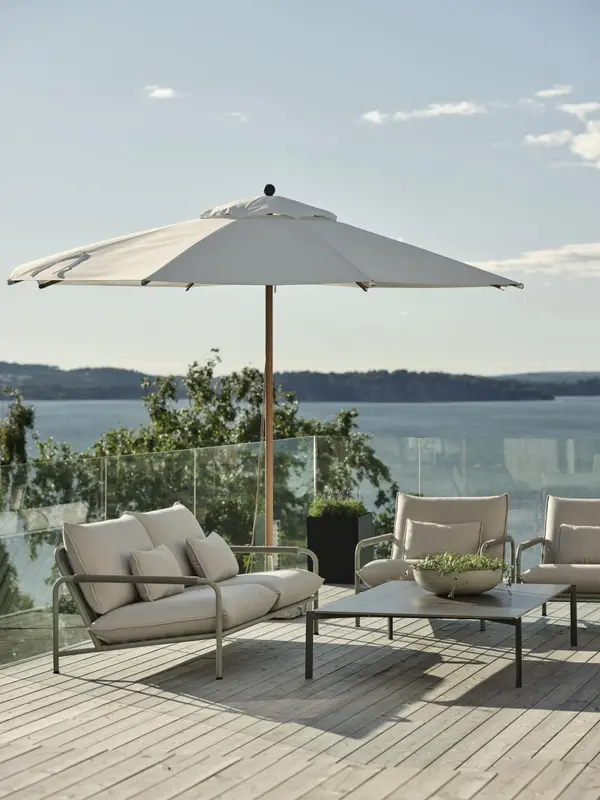 Paliano parasoll Natur/vit, en produkt av hög kvalitet till bra pris från Ulfåsa möbler