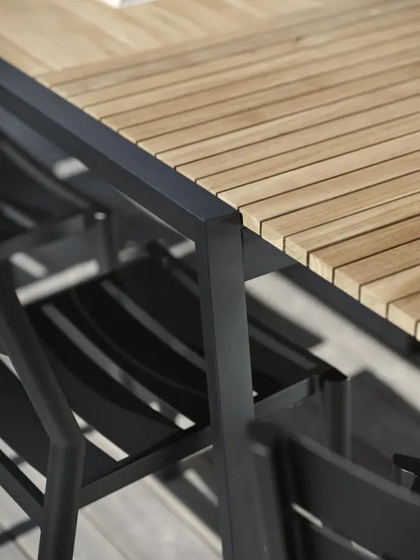 Naos matbord Svart/teak, en produkt av hög kvalitet till bra pris från Ulfåsa möbler