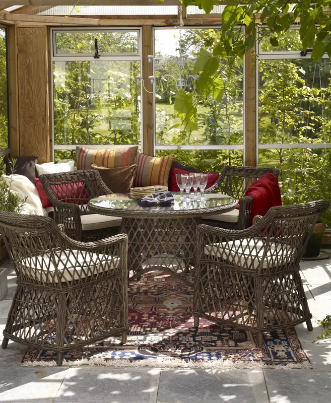 Beatrice karmstol Brun/beige, en produkt av hög kvalitet till bra pris från Ulfåsa möbler