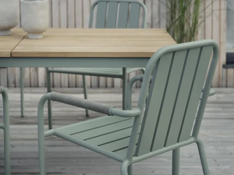 Innes karmstol Dusty Green, en produkt av hög kvalitet till bra pris från Ulfåsa möbler