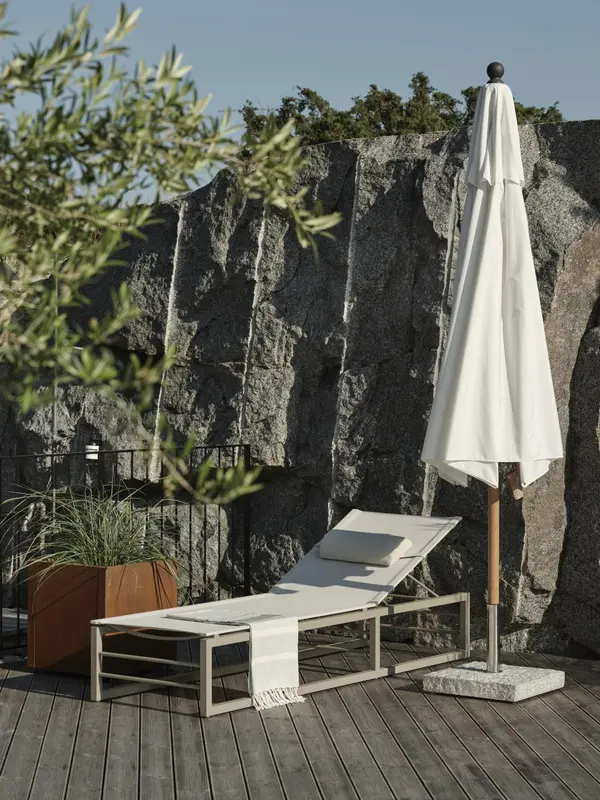 Paliano parasoll Natur/vit, en produkt av hög kvalitet till bra pris från Ulfåsa möbler