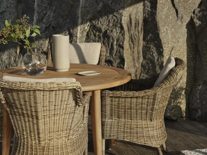 Lenora karmstol Rustik/Sand, en produkt av hög kvalitet till bra pris från Ulfåsa möbler