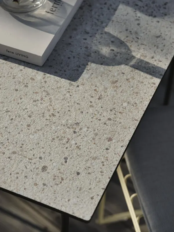 Laminat bordsskiva Beige/terrazzo, en produkt av hög kvalitet till bra pris från Ulfåsa möbler