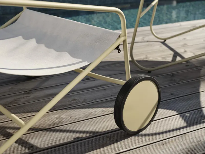 Poul Chair loungefåtölj Lemon/Off-white, en produkt av hög kvalitet till bra pris från Ulfåsa möbler