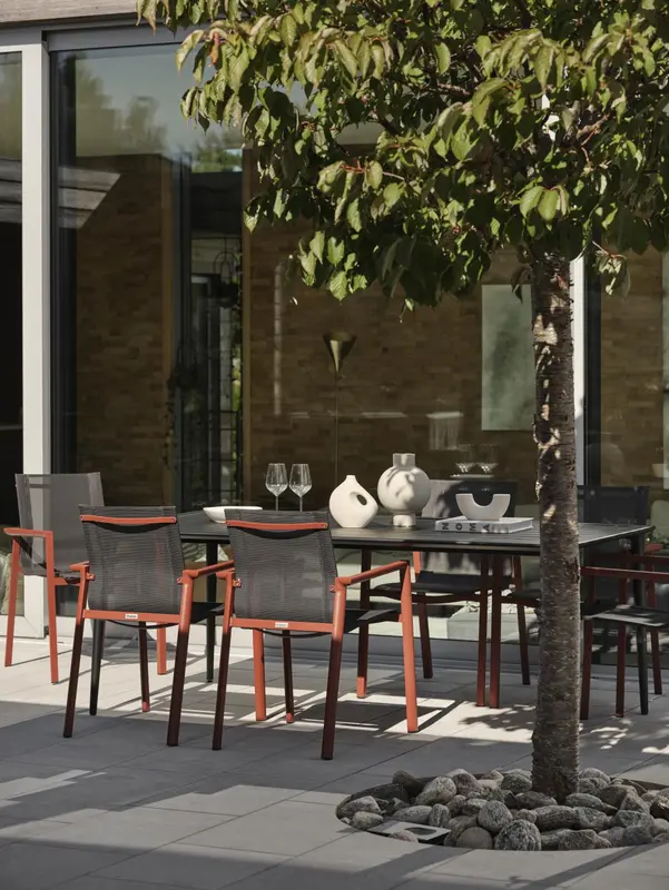 Nimes matbord Svart, en produkt av hög kvalitet till bra pris från Ulfåsa möbler