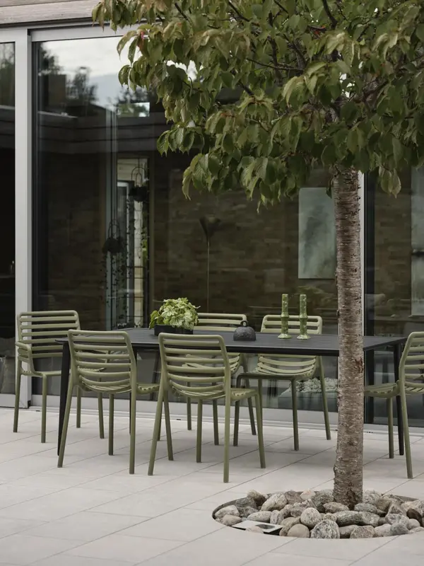 Nimes matbord Svart, en produkt av hög kvalitet till bra pris från Ulfåsa möbler