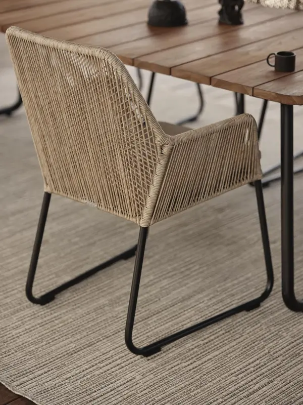 Nolli matbord Svart/teak, en produkt av hög kvalitet till bra pris från Ulfåsa möbler