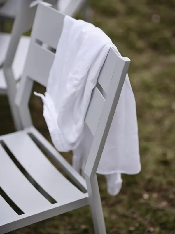 Delia matstol Light Grey, en produkt av hög kvalitet till bra pris från Ulfåsa möbler