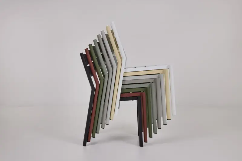 Delia matstol Light Grey, en produkt av hög kvalitet till bra pris från Ulfåsa möbler