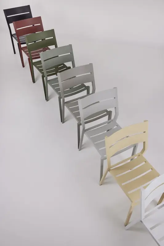 Delia matstol Light Grey, en produkt av hög kvalitet till bra pris från Ulfåsa möbler