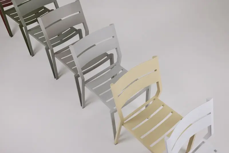 Delia matstol Light Grey, en produkt av hög kvalitet till bra pris från Ulfåsa möbler