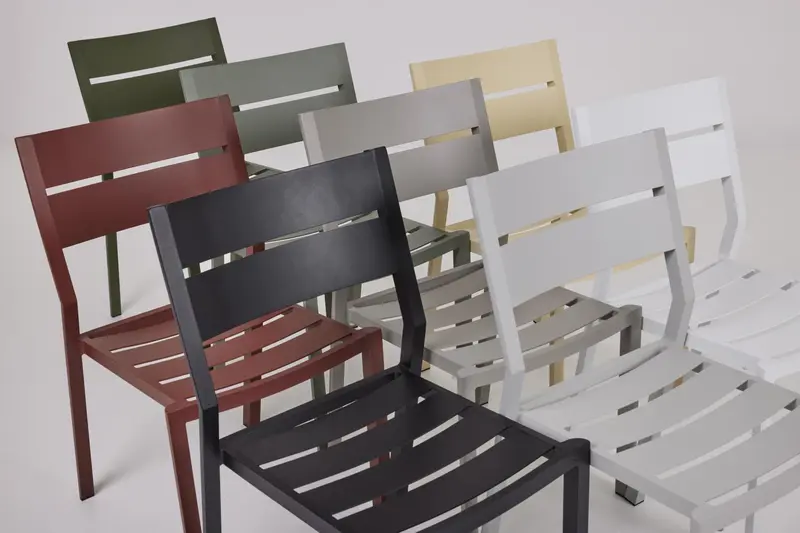 Delia matstol Light Grey, en produkt av hög kvalitet till bra pris från Ulfåsa möbler